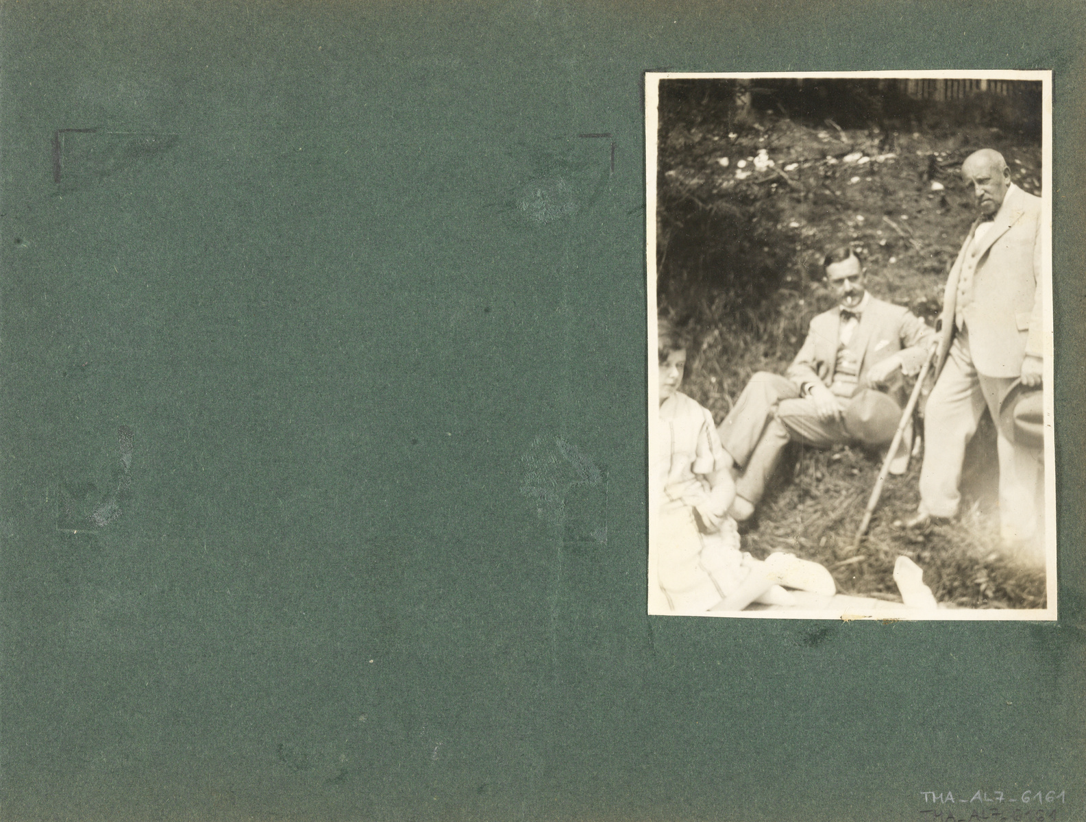 Zu Besuch bei Hedwig und Samuel Fischer, auf der Reise nach Salzburg. Albumblatt aus einem Familienalbum.