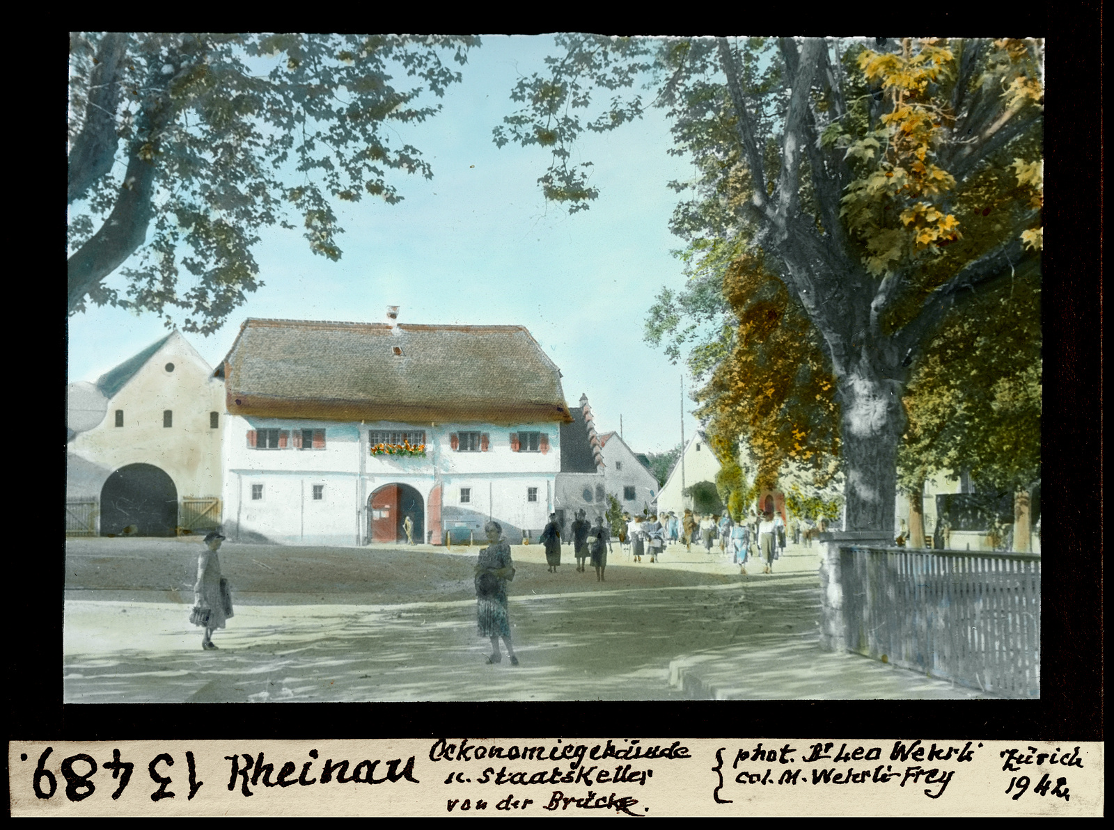 Rheinau, Oekonomiegebäude und Staatskeller von der Brücke