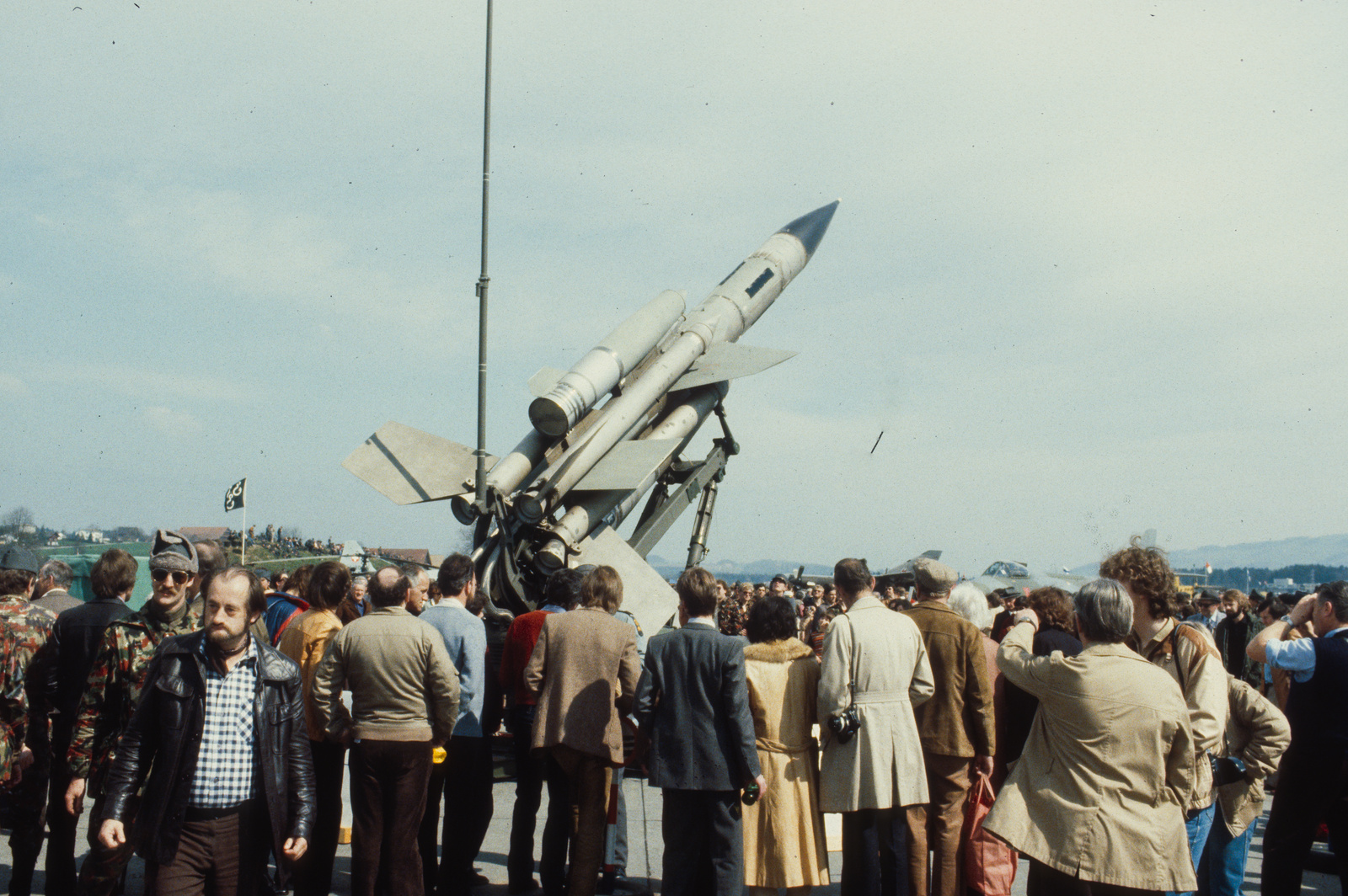 Defilée der Felddivision 8, Flugplatz Emmen