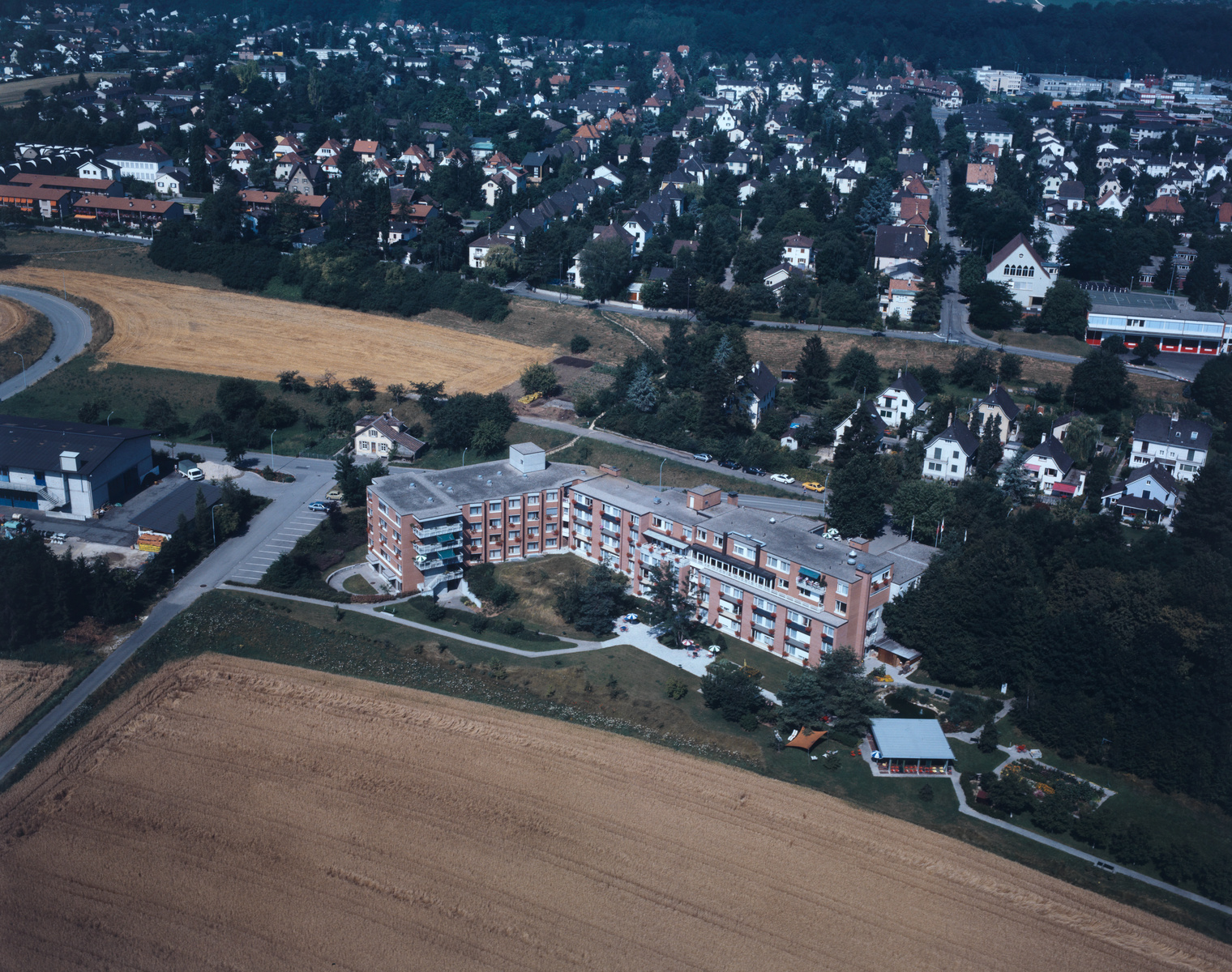 Münchenstein, Hofmatt, Alters- und Pflegeheim, Blick nach Westen (W)