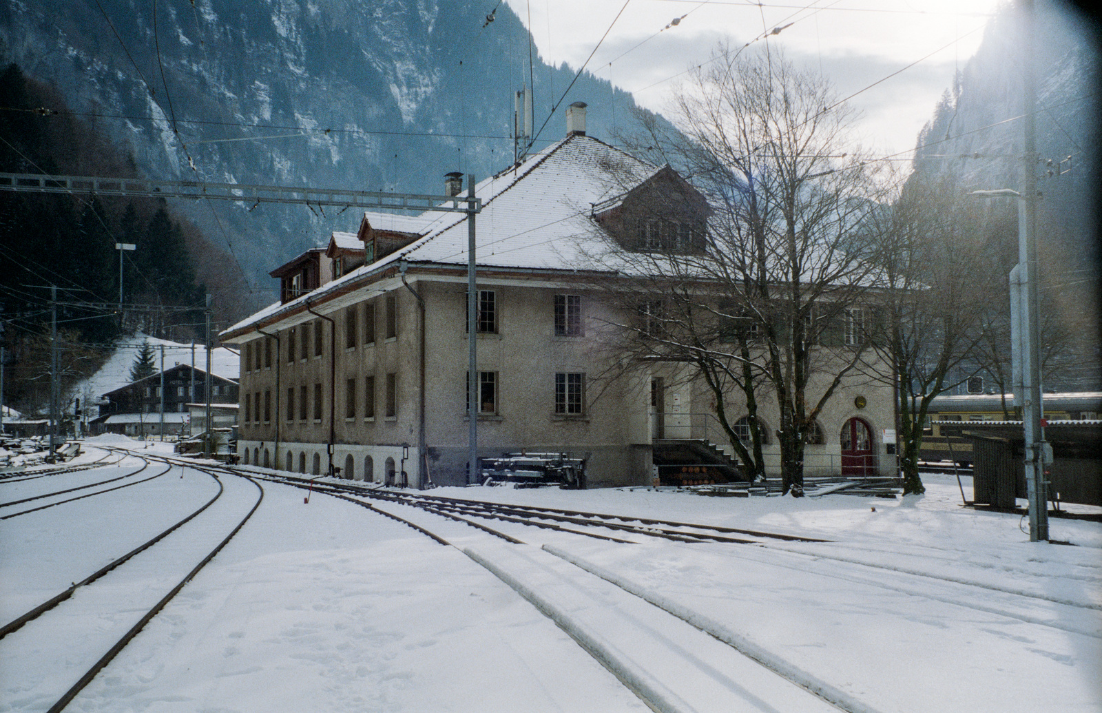 Zweilütschinen, Betriebsgebäude der Berner-Oberland-Bahn (BOB) beim Bahnhof Zweilütschinen