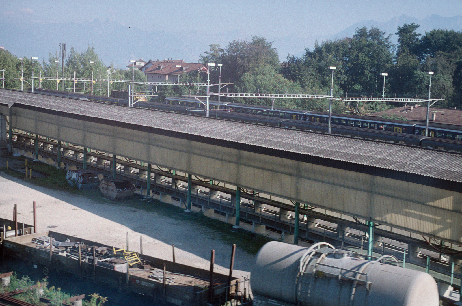 Lausanne [?], Wagenwaschanlage und Abstellgruppe östlich des Bahnhofes Lausanne