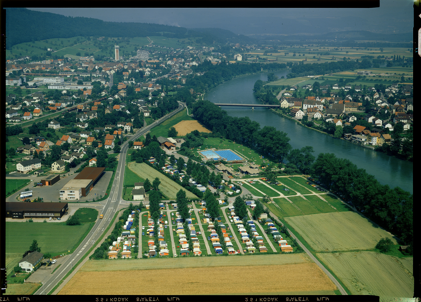 Zurzach, Stadtzentrum, Campingplatz, Schwimmbad, Rhein, Grenzübergang Rheinheim, Deutschland, Blick nach Nordwesten (NW)