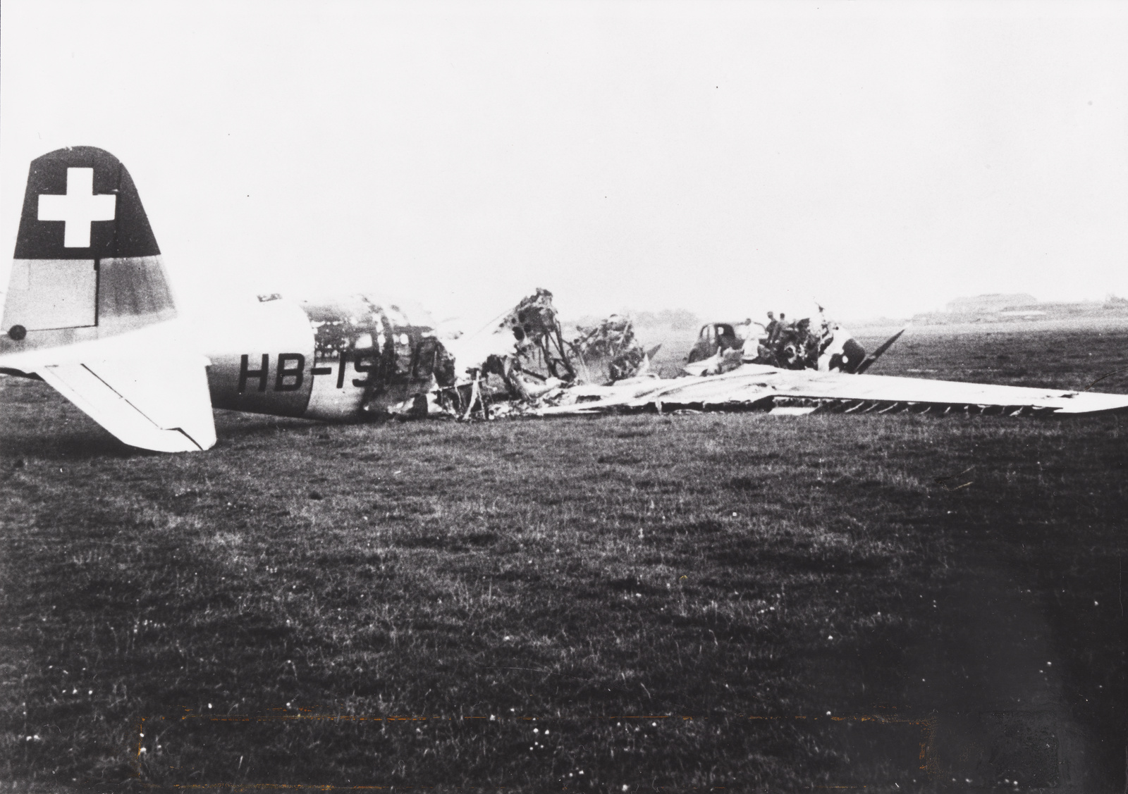 Douglas DC-2-115-D, HB-ISI in Stuttgart-Echterdingen zerstört anlässlich eines Luftangriffs der alliierten Streitkräfte
