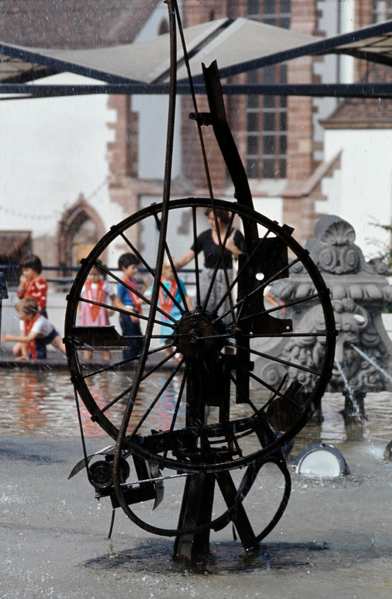 Basel, Theatervorplatz, Ecke Steinenberg/Klostergasse, Fasnachts-Brunnen, auch Tinguely-Brunnen von Jean Tinguely