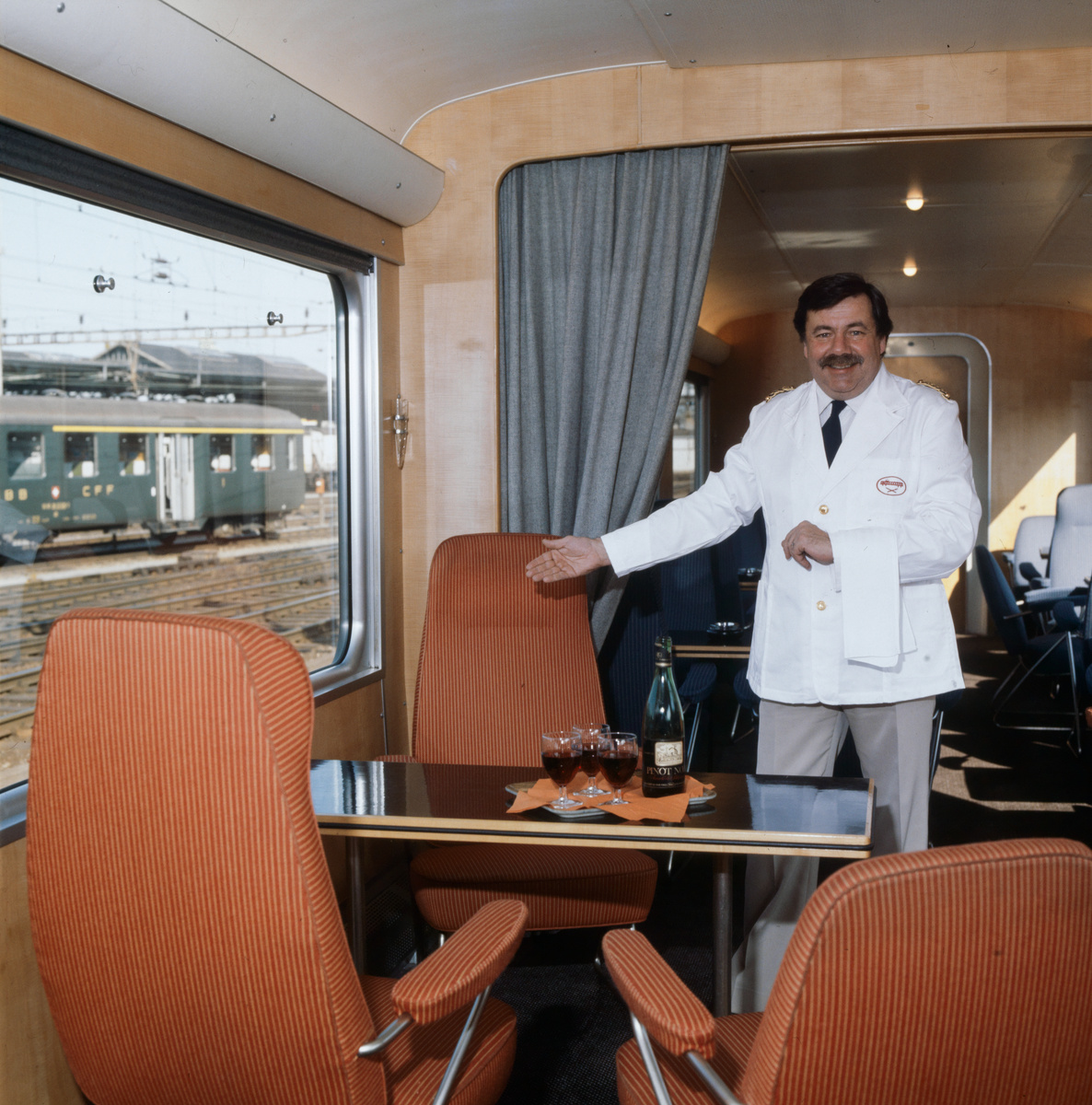 SBB-Salonwagen : M. Max Ruegger als Kellner