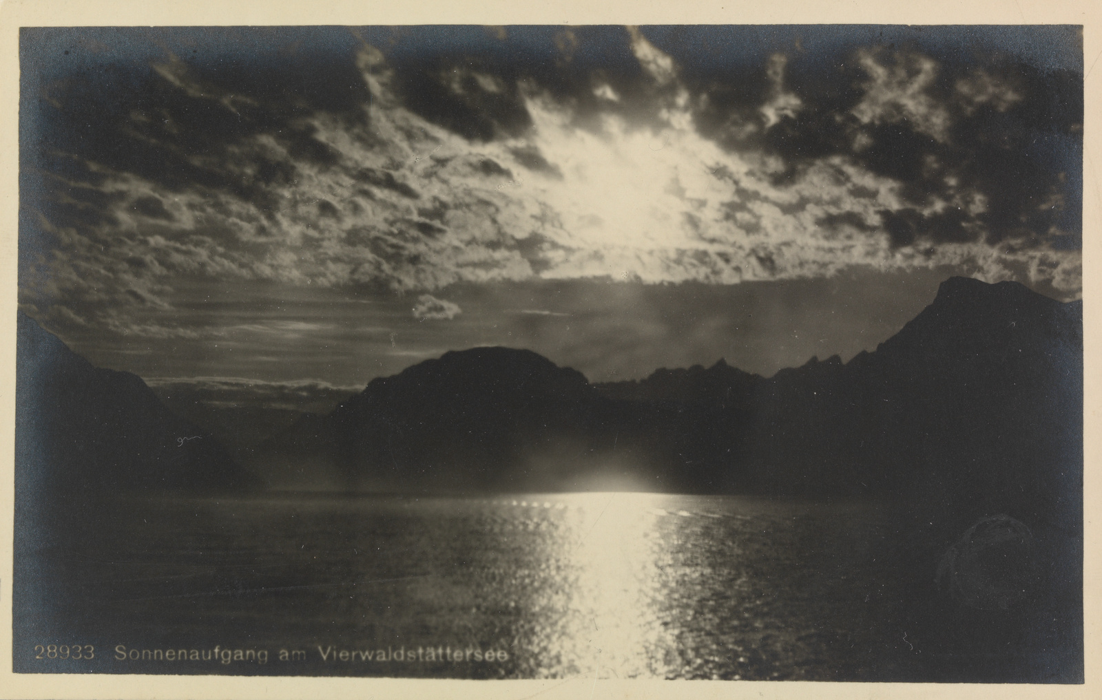 Sonnenaufgang am Vierwaldstättersee