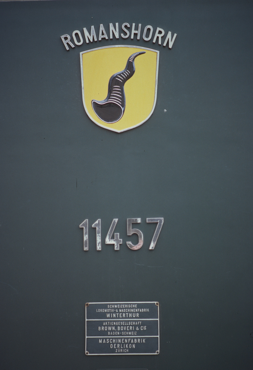 Wappen, Fabrikschild und Typenschild der SBB Ae 6/6 11457 