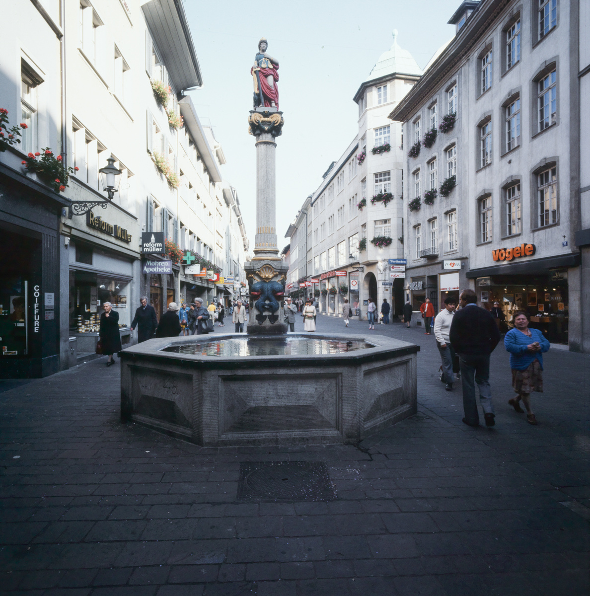 Winterthur, Justitia-Brunnen an der Marktgasse, Blick nach Osten (E)