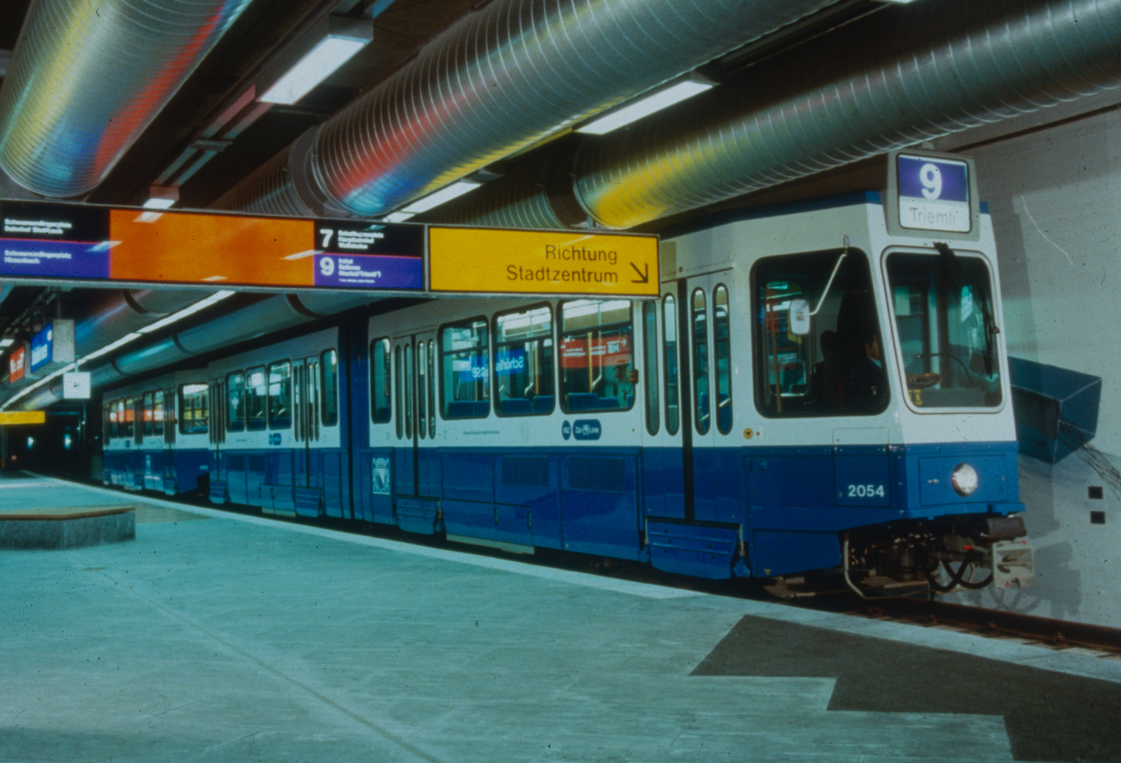 Zürich-Schwamendingen, Tramtunnel, VBZ Station Waldgarten
