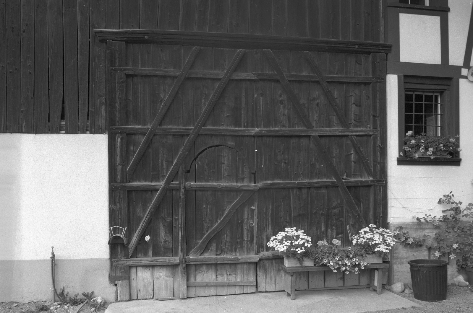Volketswil, Geerenstrasse 2. Scheunentor