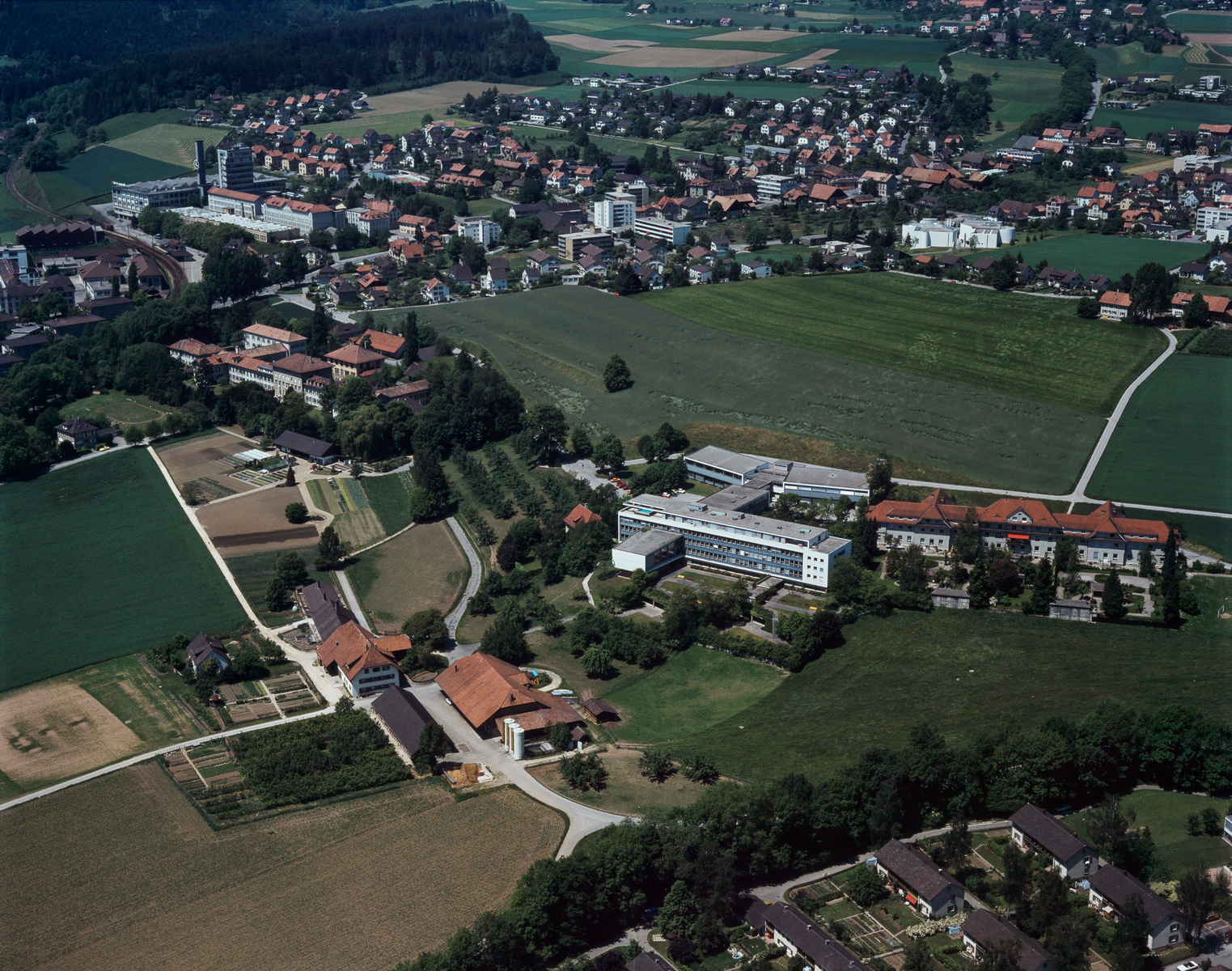Solothurn, Langendorf, Kantonale Psychiatrische Klinik Rosegg, Blick nach Nordwesten (NW)