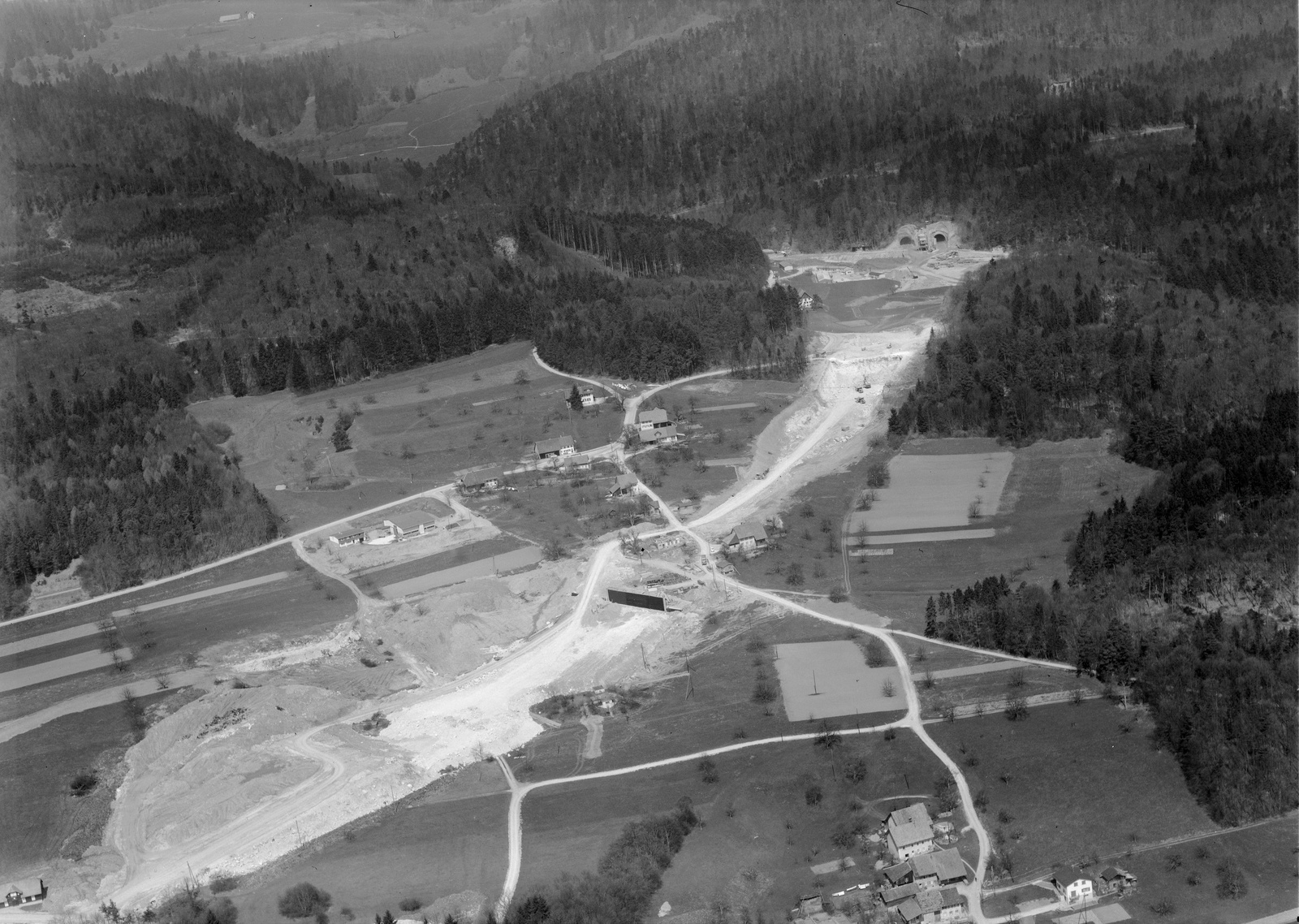 Hägendorf, Gnöd, Richenwil, Baustellen Nationalstrasse N2/Autobahn A2, Südportal Belchentunnel, Belchen Südrampe, Blick nach Norden (N)