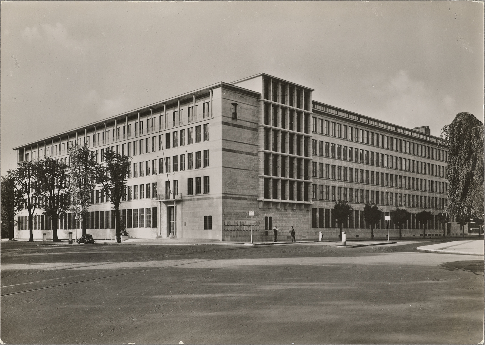 Verwaltungsgebäude der Schweizerischen Lebensversicherungs- und Rentenanstalt, Zürich, Alpenquai 40