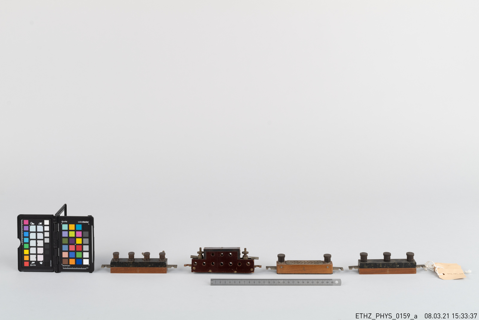 Widerstand (Bestandteil elektrischer Systeme), vier Shunts, drei davon von Siemens & Halske