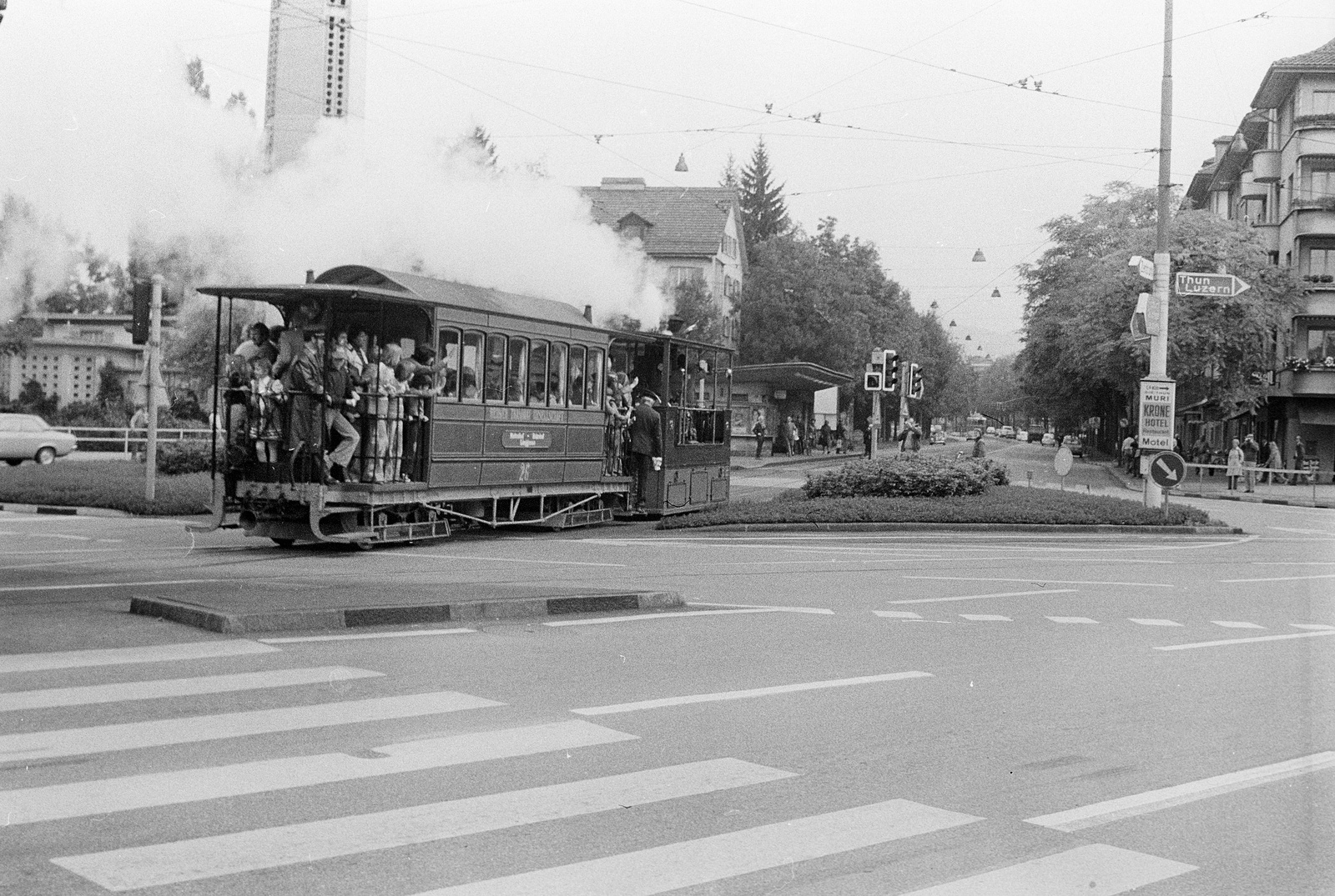 Bern, Kreisel Burgernziel, Dampftram 18 mit Anhänger