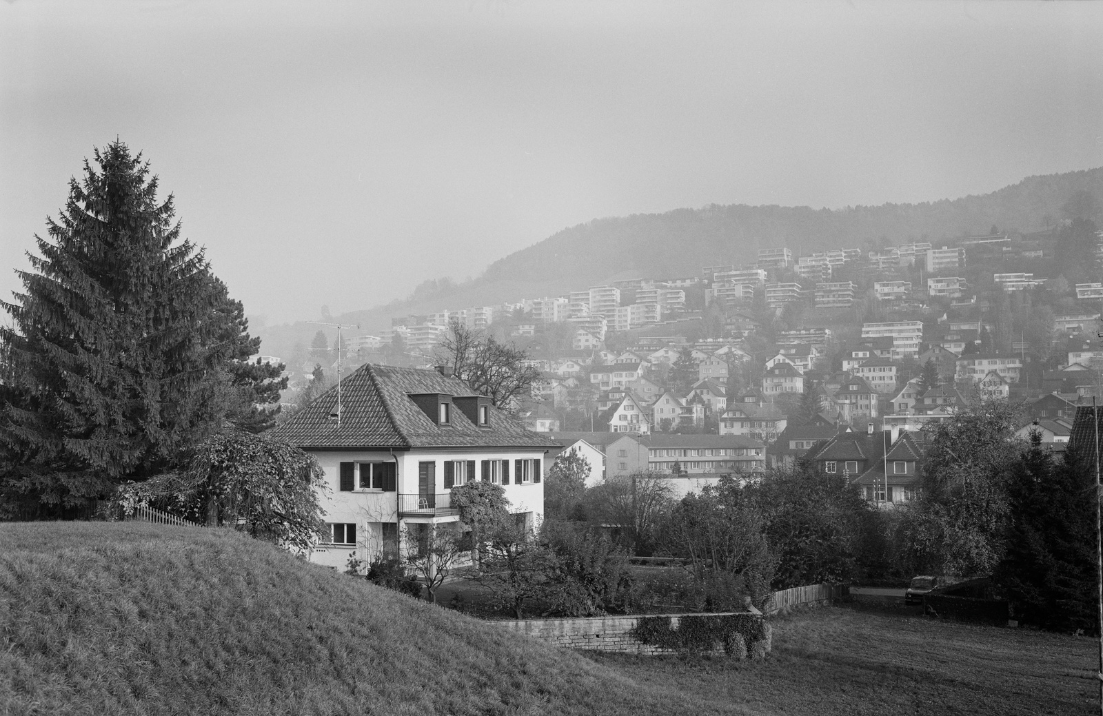 Zug, Guggiweg 16, Blick nach Nordosten (NE) gegen Rosenbergquartier