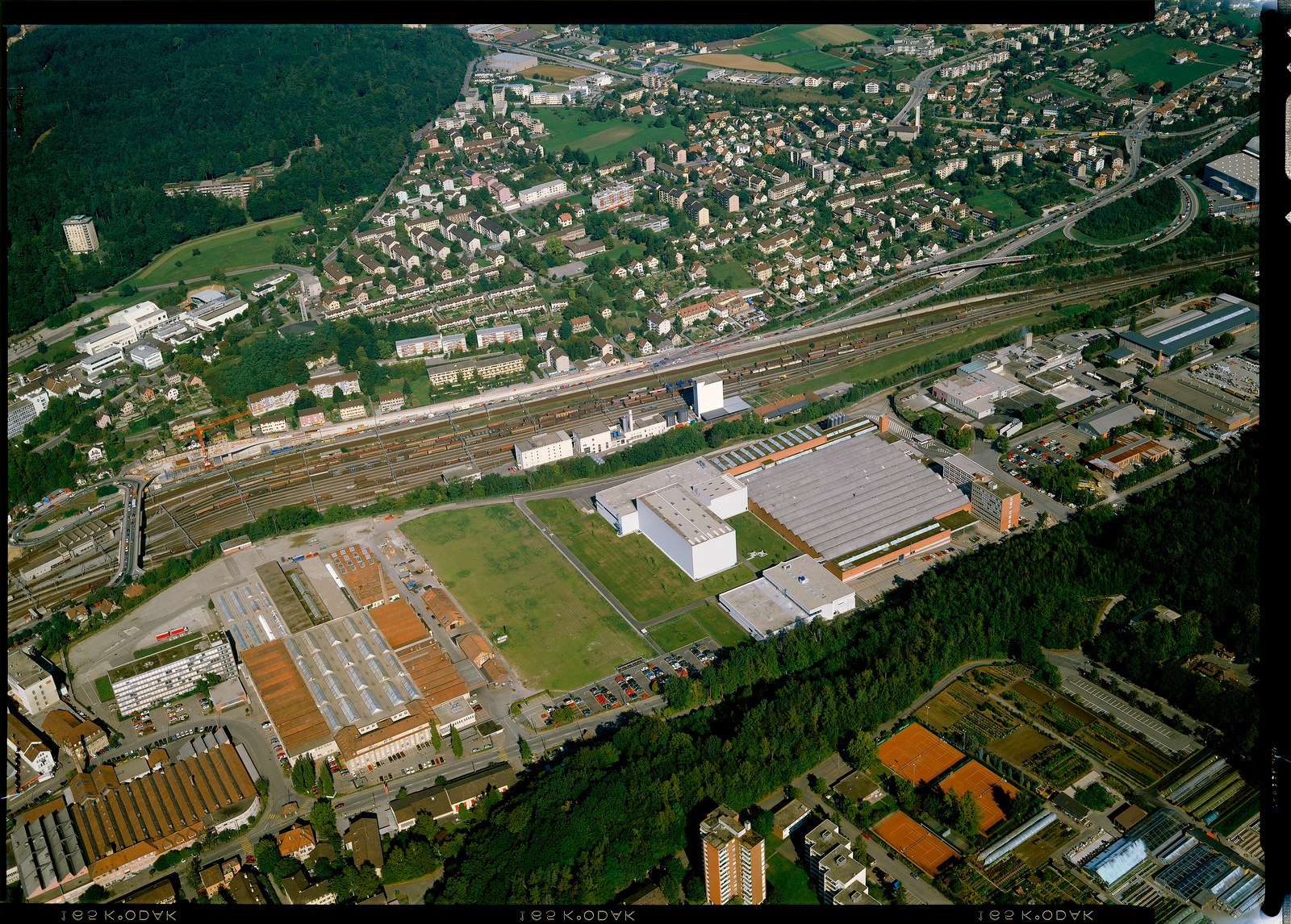 Schaffhausen Herblingen, Ebnat-Fulach, Industrieanlage, Eisenbahn, Güterbahnhof, Wohnsiedlung, Blick nach Norden (N)