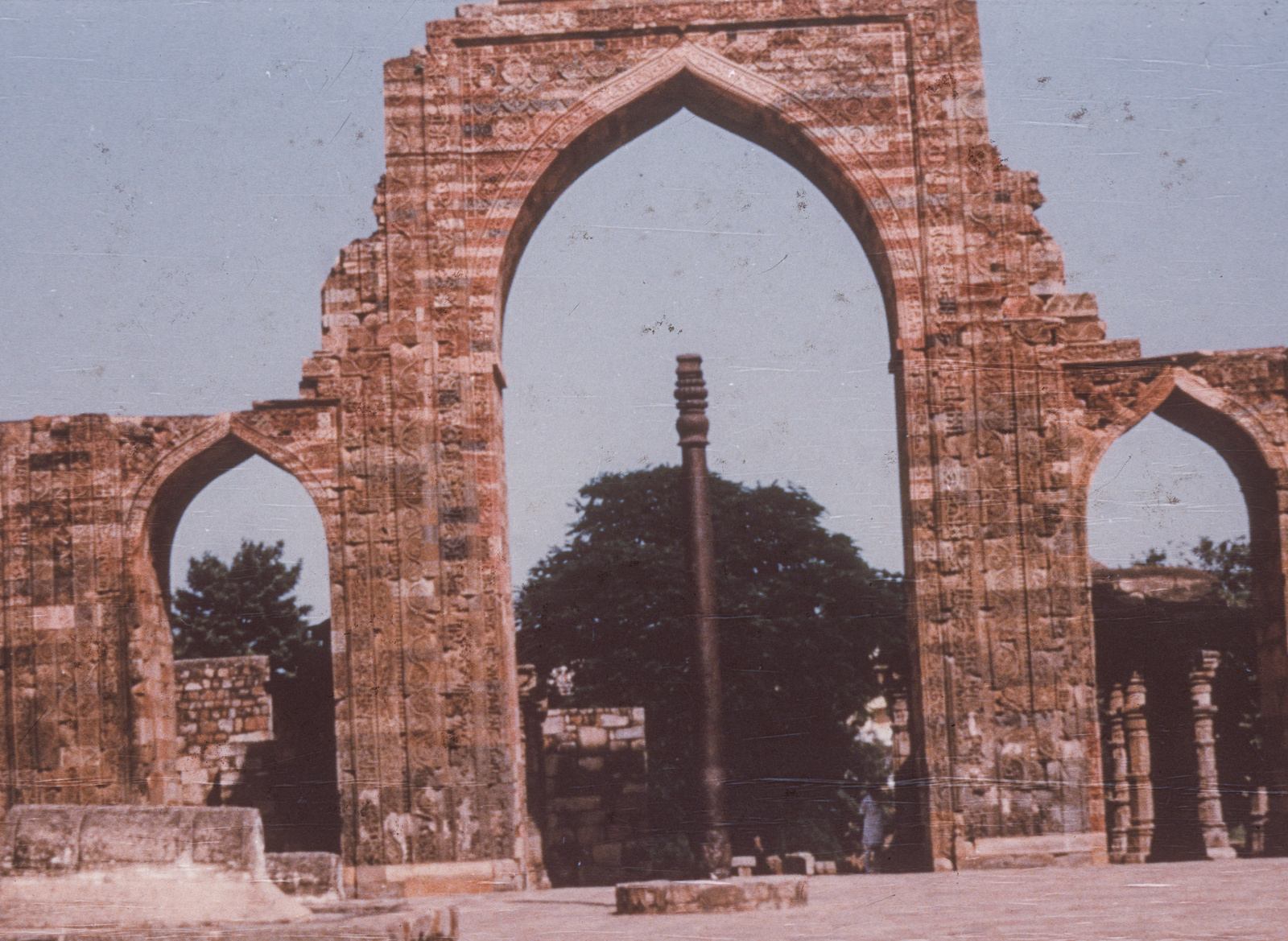 Delhi, Qutb-Komplex, Eiserne Säule