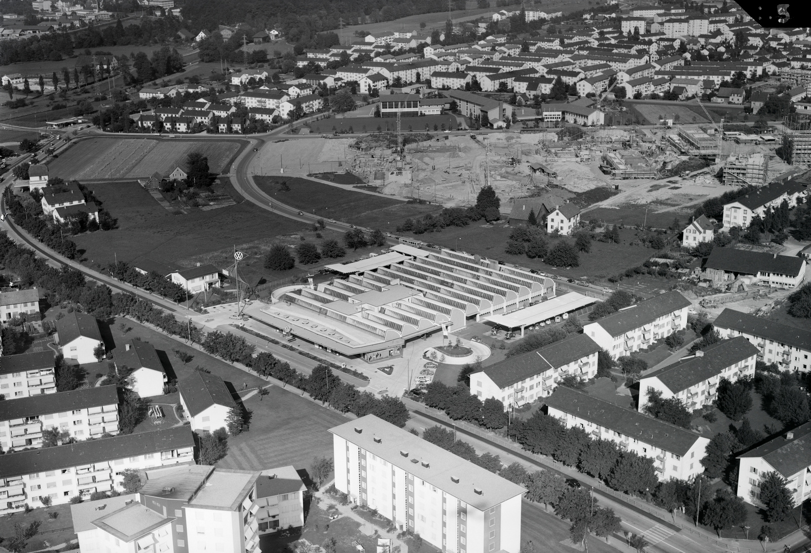 Zürich-Schwamendingen, Luegislandstrasse 105/Ueberlandstrasse 166, AMAG Automobil- und Motoren AG