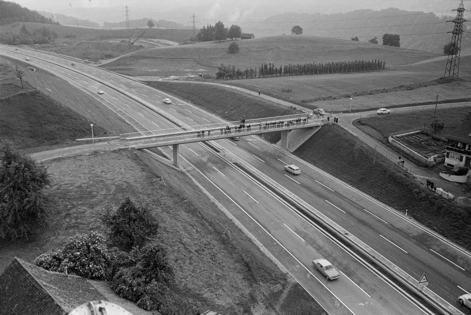 Nationalstrasse N3/Autobahn A3, Lokalstrassenüberführung bei Sihlhalde, Höhe Thalwil, Blick nach Süden (S)