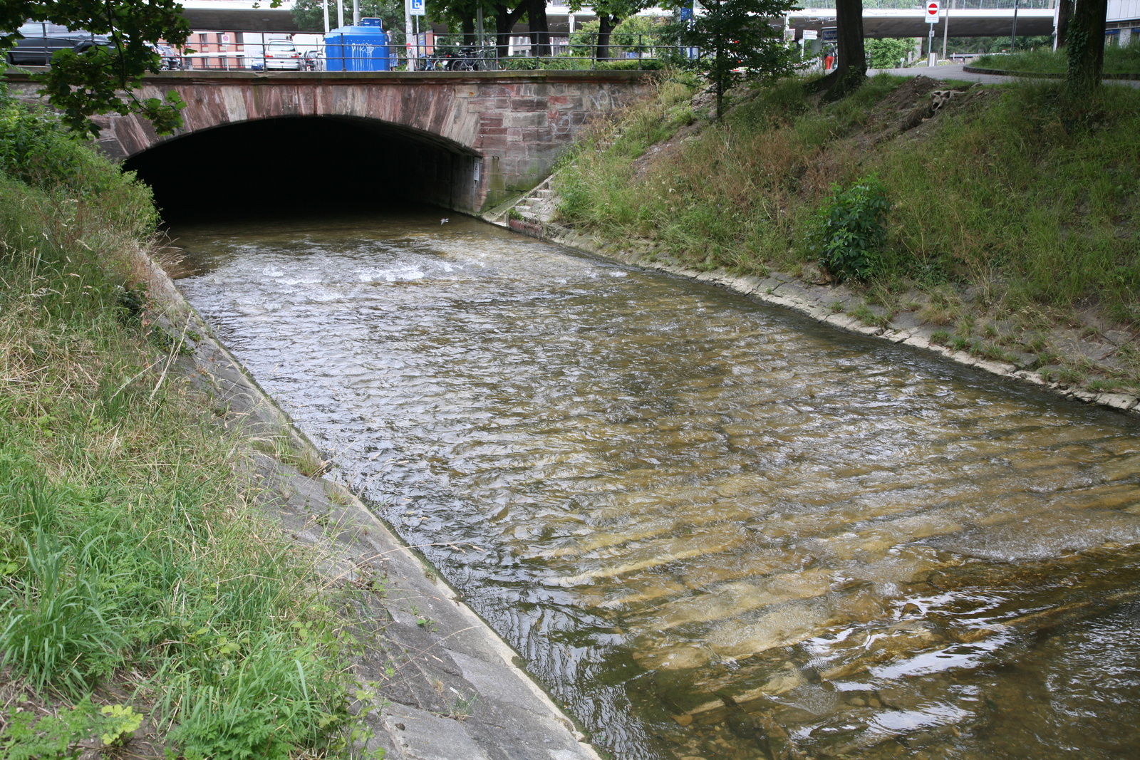 Basel, Birsig, Lohhofbrücke, Einstieg Birsig-Tunnel