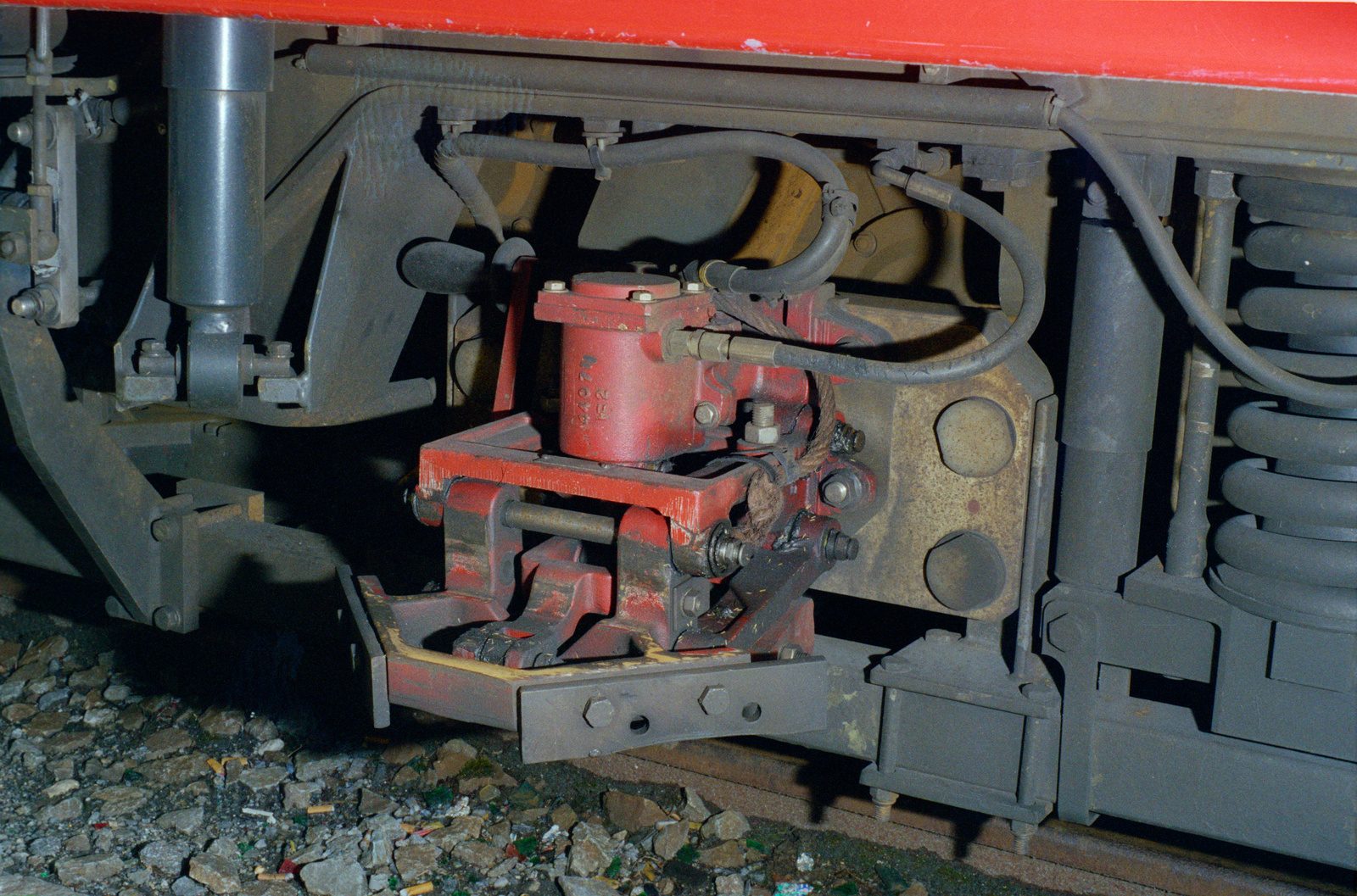 Martigny, Doppeltriebwagen MC-SNCF BDeh 4/8 3, Stromabnehmer für Stromschiene