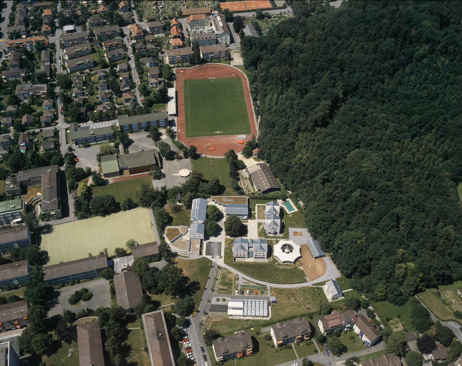 Köniz, Sportplatz Liebefeld-Hessgut, Blick nach Nordwesten (NW)