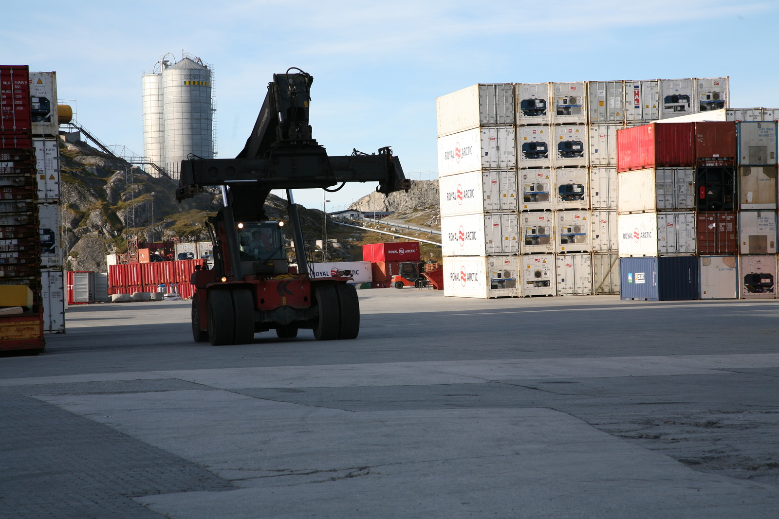 Nuuk, Greifstapler im Einsatz am Hafen