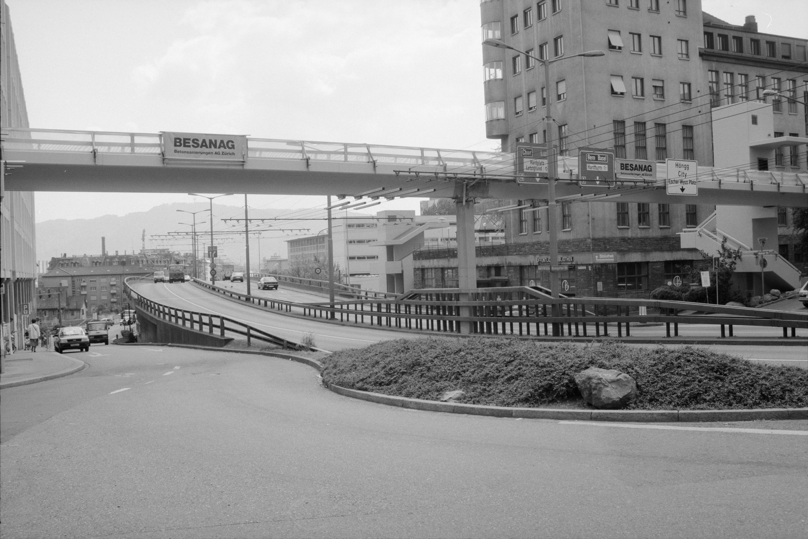 Zürich, Röschibachstrasse, Sanierung Fussgängerüberführung