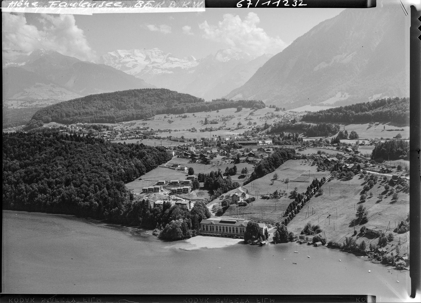Spiez, Neuallmi, Wasserkraftwerk Spiez der BKW (Bernische Kraftwerke AG, Blick nach Süden (S)
