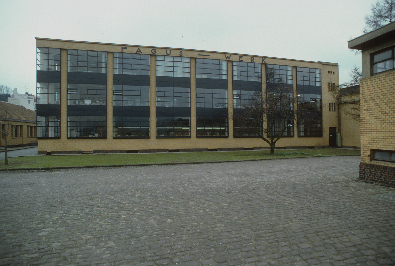 Alfeld (Leine), Fagus Schuhleistenfabrik 1911, Walter Gropius mit A. Meyer