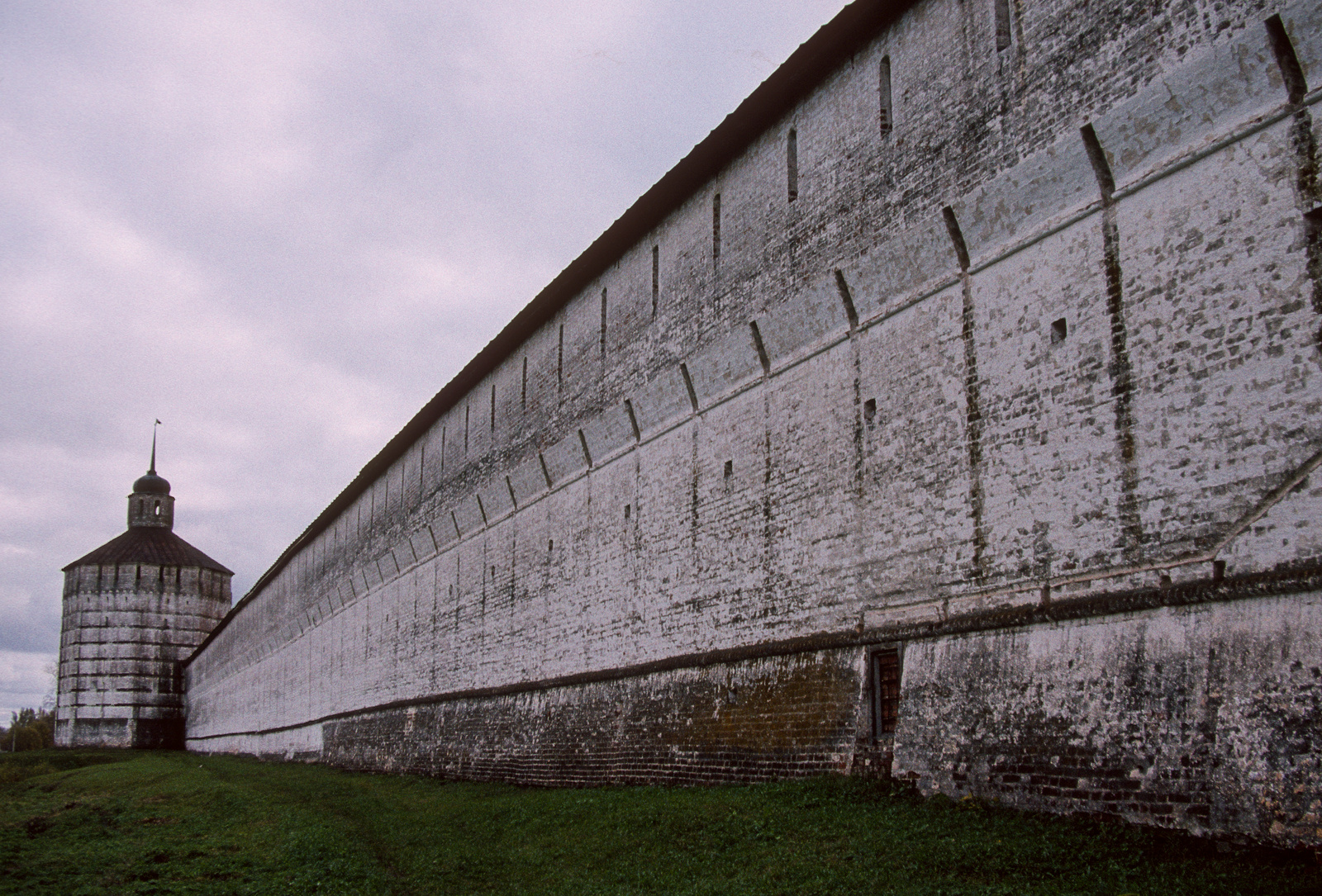 Kirillow, Kirillo-Beloserski-Kloster, östliche Kremlmauer mit Wologdaer Turm