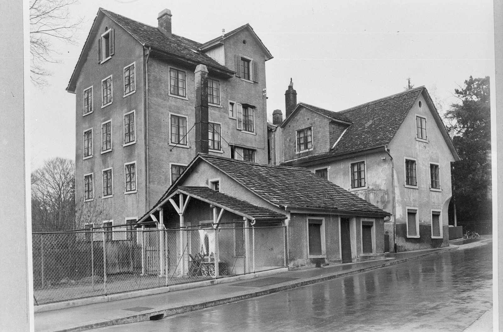 Zürich-Riesbach, Mühlebachstrasse/Arbenzstrasse, Mühlebachstrasse 120/122/124, Wohnhäuser und Werkstatt