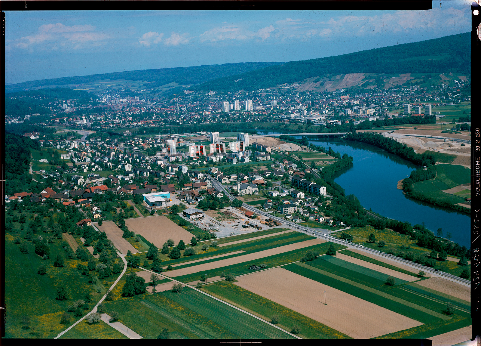 Neuenhof, Übersicht, Dorfzentrum, Limmat, Baustellen Nationalstrasse N1/Autobahn A1, Blick nach Nordnordwesten (NNW)