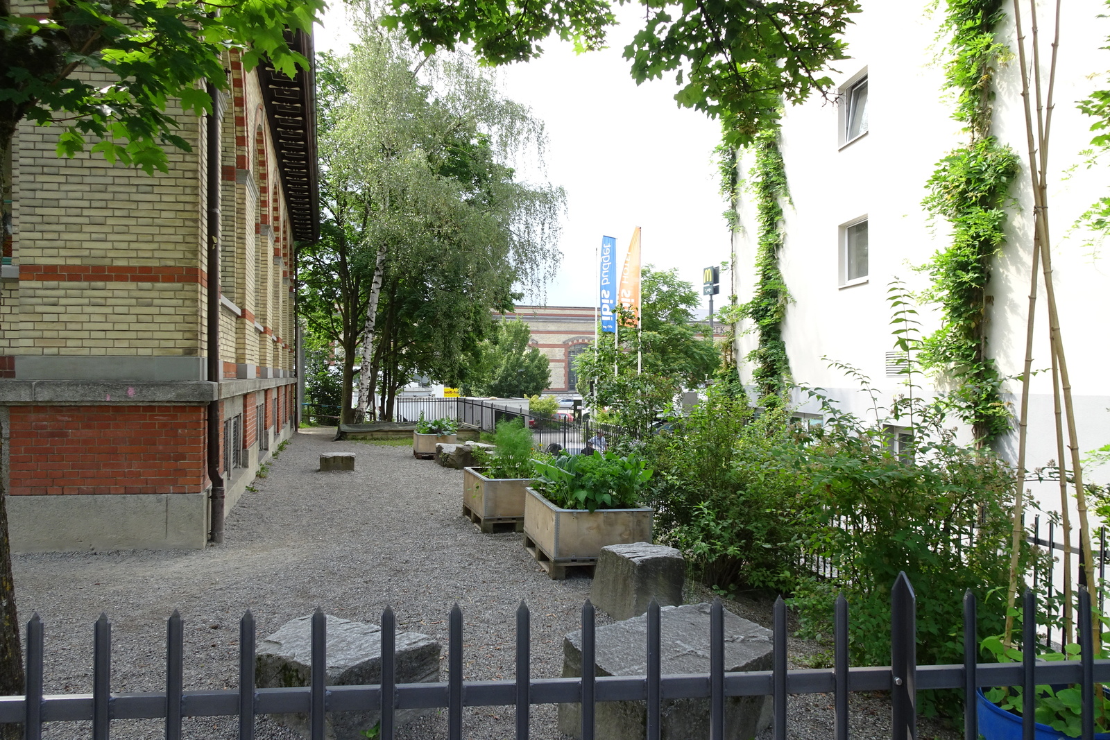 Winterthur, Schlosshofstrasse, ehem. Sulzer Wohlfahrtshaus, heute Brühlbergschule