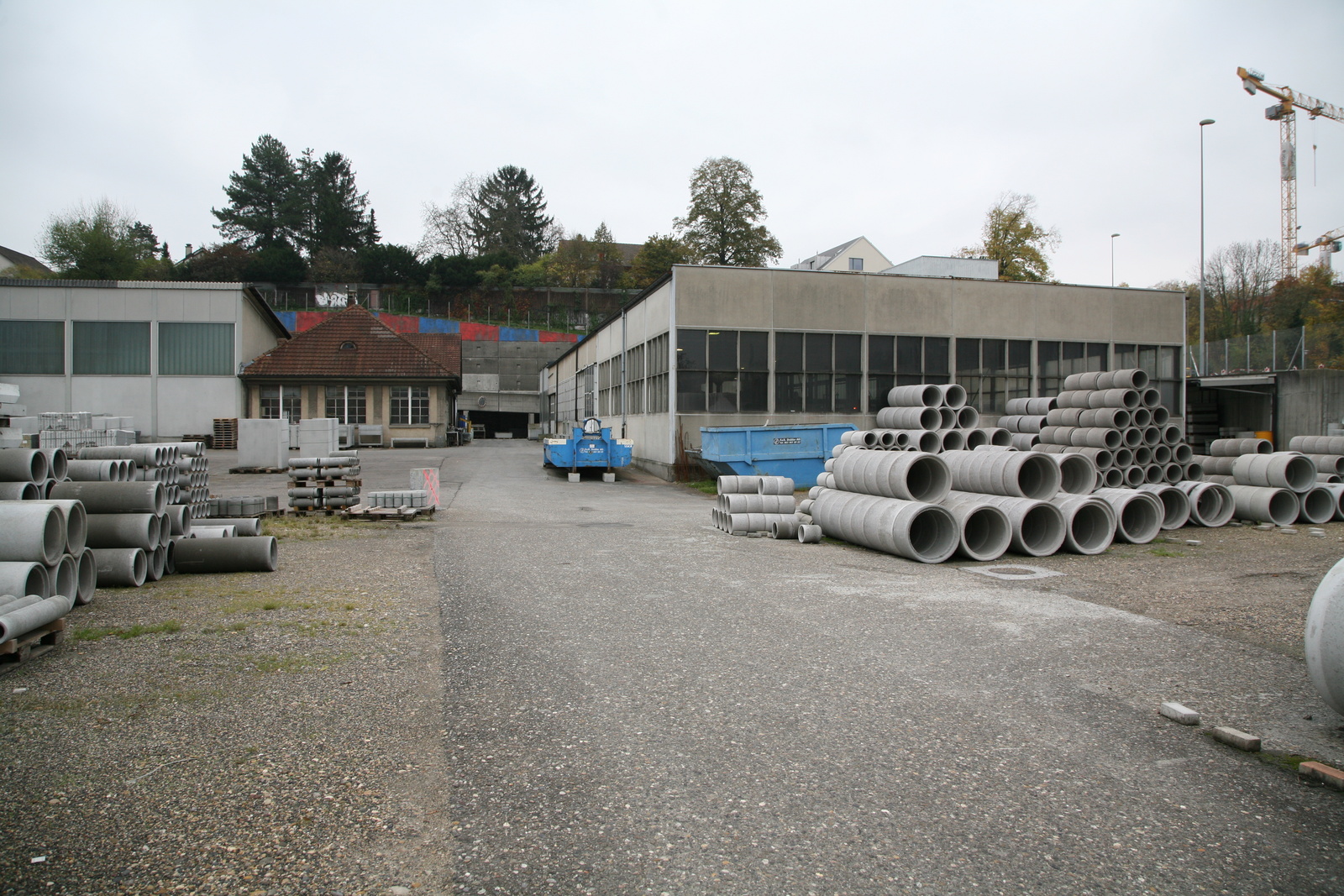 Muttenz, St. Jakobstrasse 162, 164, Hagnaustrasse 12-26ger. Betonchristen mit Arbeiterhaus und Halle