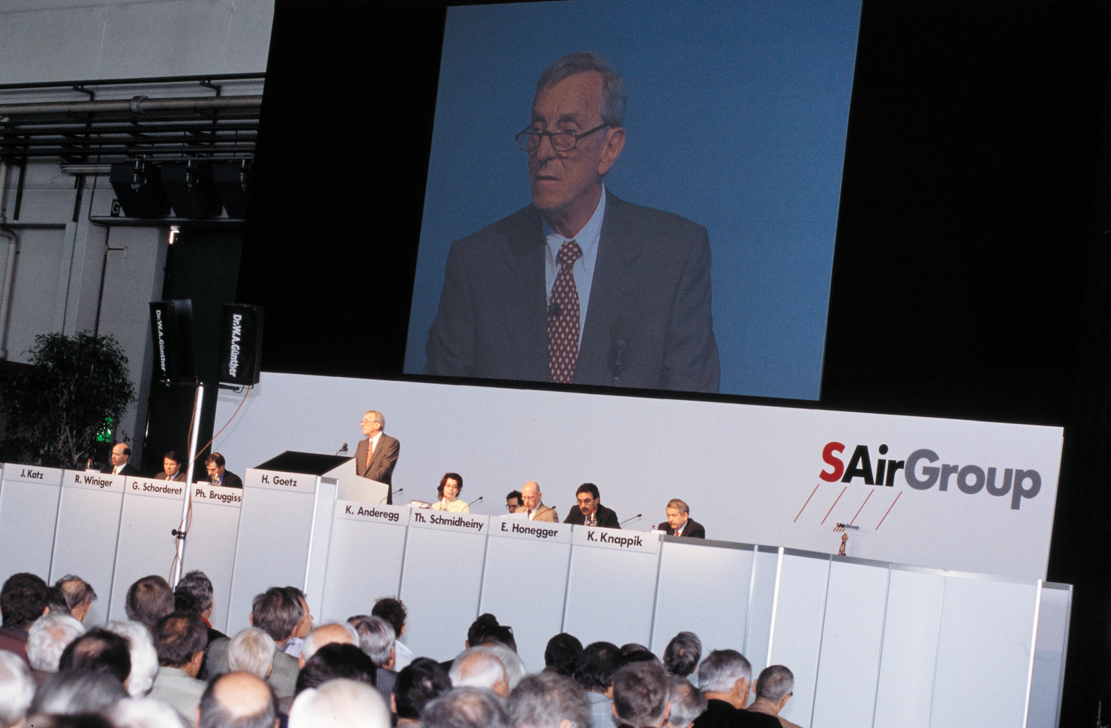 Generalversammlung der Swissair in Zürich-Kloten: Verabschiedung von Verwaltungsrats-Präsident Hannes Goetz