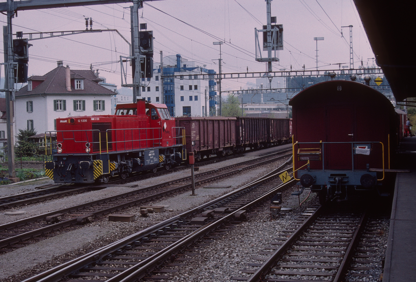Emmen, Stahlwerk, Werkbahn Mak mit Schrottwagen
