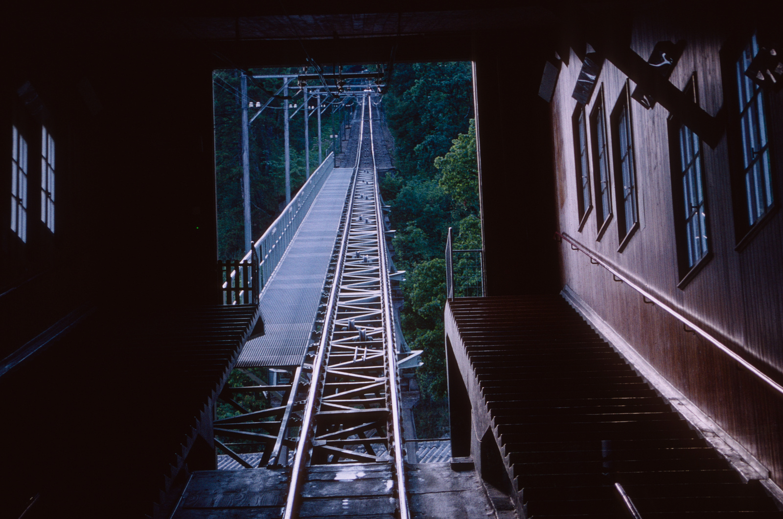 Biel, Standseilbahn Biel-Magglingen (BM), Talstation mit Brückenabschnitt in Biel