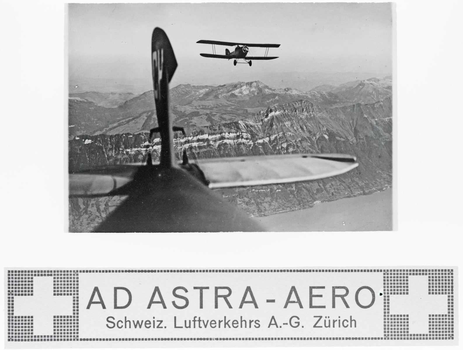 Haefeli DH-5 über dem Brienzersee, Niederried, Brienzergrat mit Augstmatthorn, hinten Hohgant