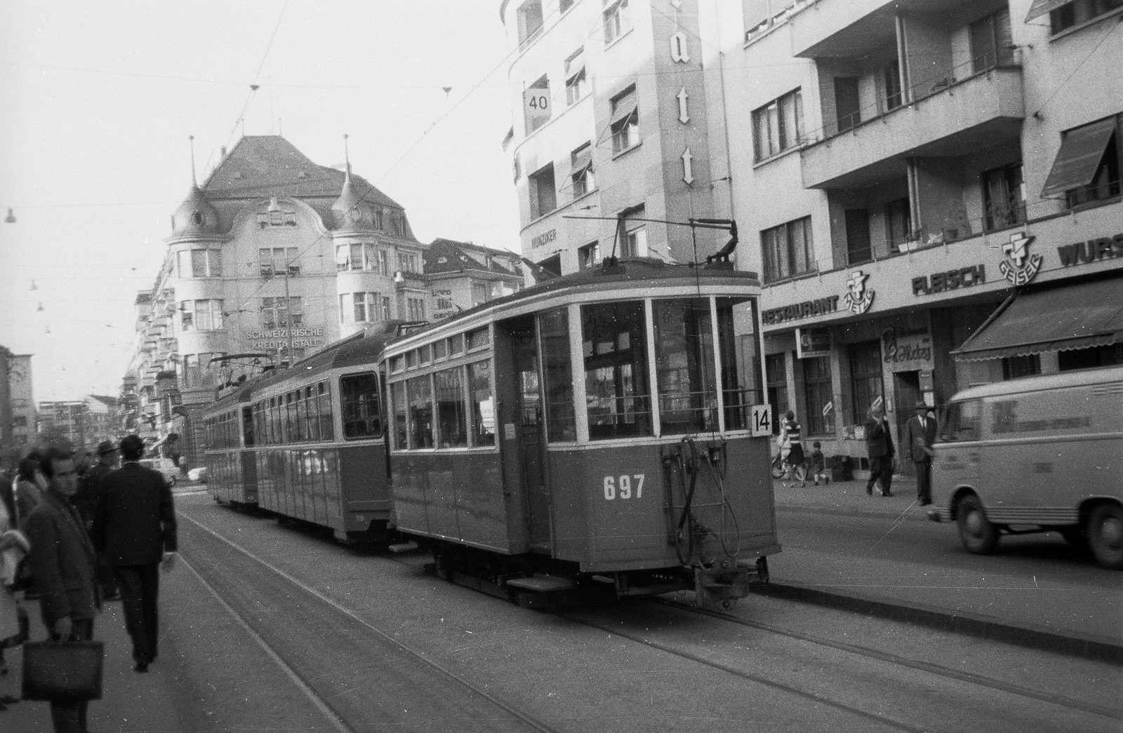 Zürich-Oerlikon, VBZ Tramzug, Motorwagen Be 4/4 Nr. 697 