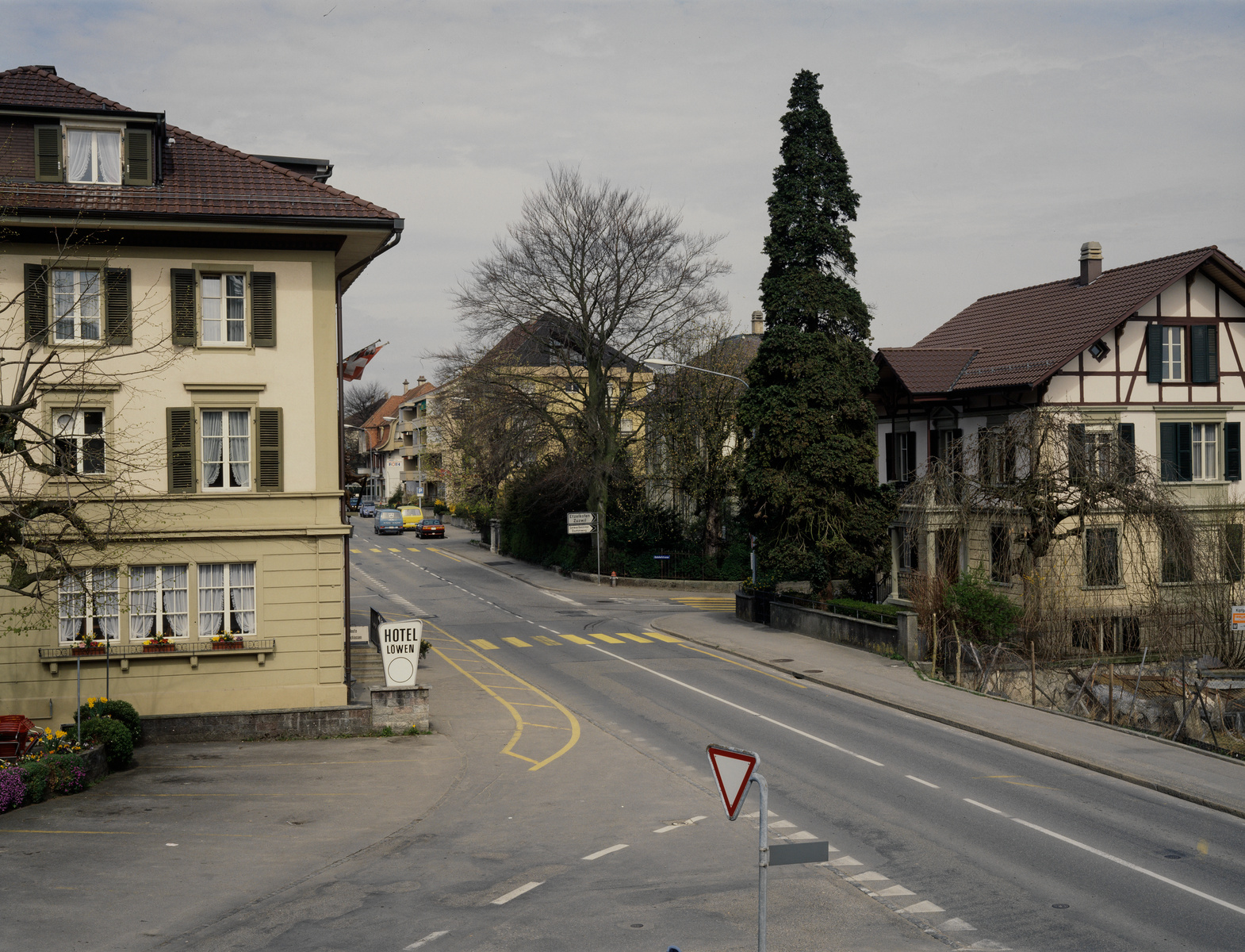 Münchenbuchsee BE, Bernstrasse beim Hotel Löwen, Südansicht Richtung Dorfzentrum