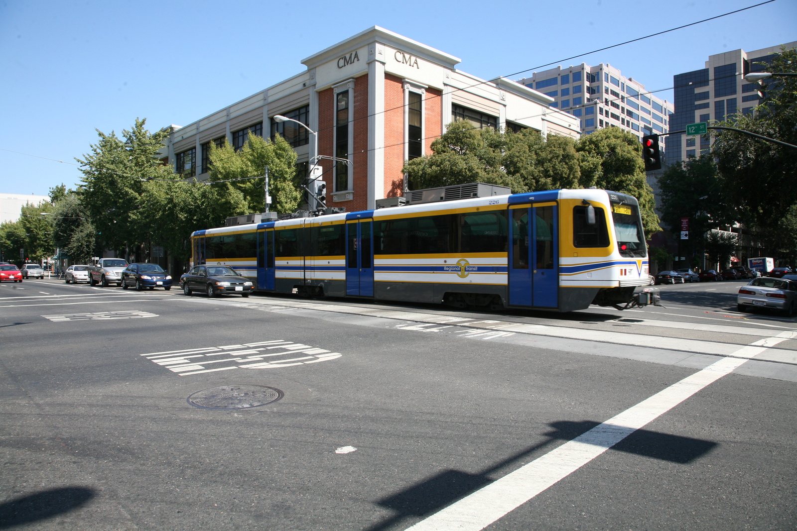 Sacramento, J St & 12 St, Sacramento Regional Transit District (SacRT), CAF S/200 Nr. 226
