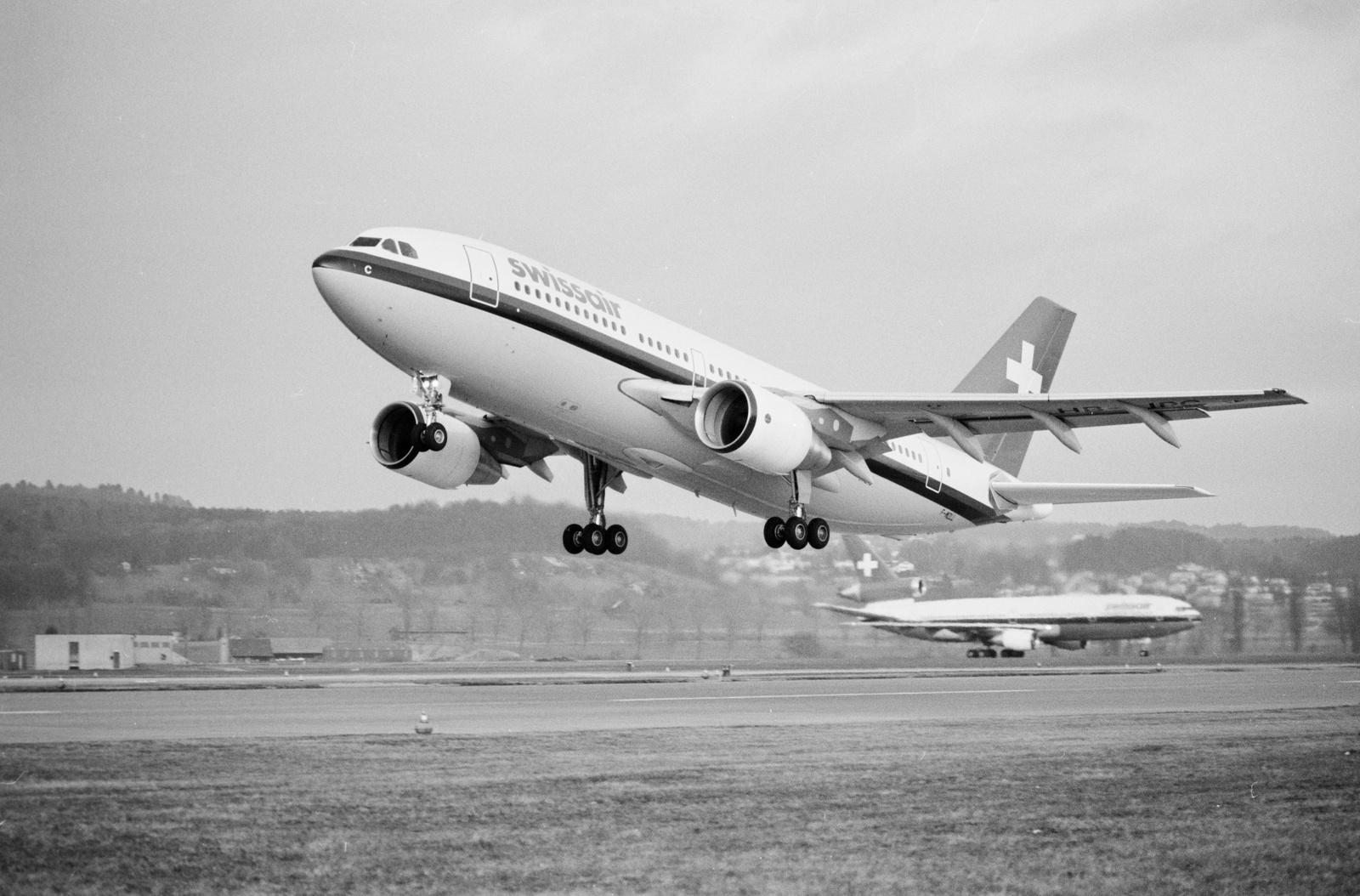 Airbus A310-221, HB-IPC 
