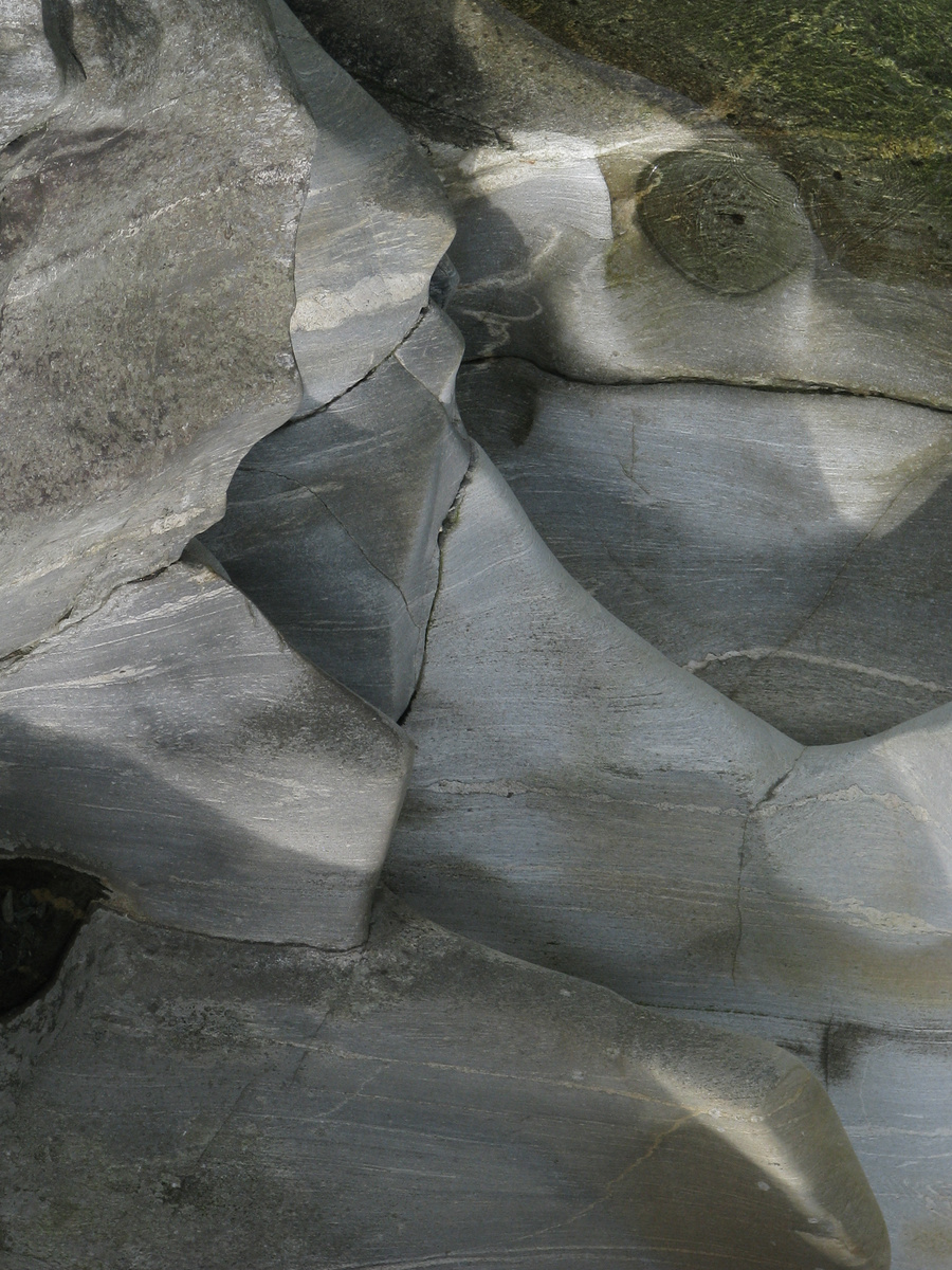 Ponte Brolla, Wasserschliff in der Maggiaschlucht