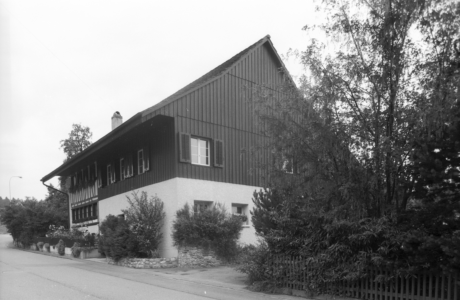 Volketswil, Geerenstrasse 1, SE- und NE-Fassade