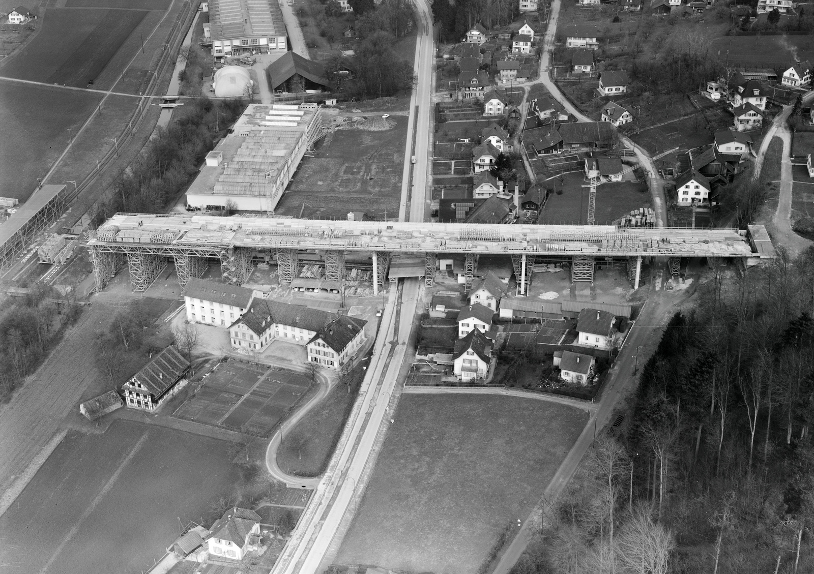 Lenzburg, Niederlenz, Baustellen Nationalstrasse N1/Autobahn A1, Brücke über den Aabach, Blick nach Nordnordwesten (NNW)